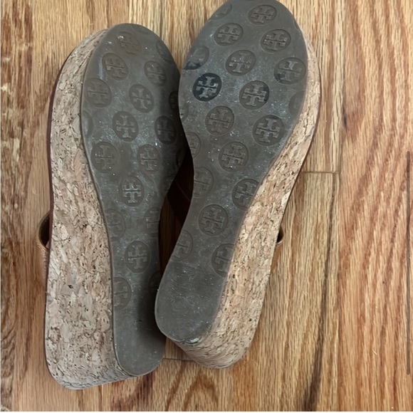 Gorgeous Authentic Tory Burch Wedge Sandals - Picture 4 of 4